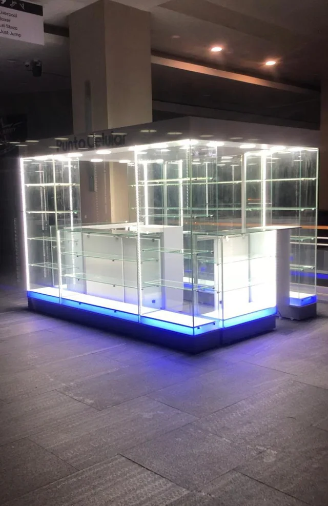 Vitrina de vidrio con iluminación interior para centro comercial